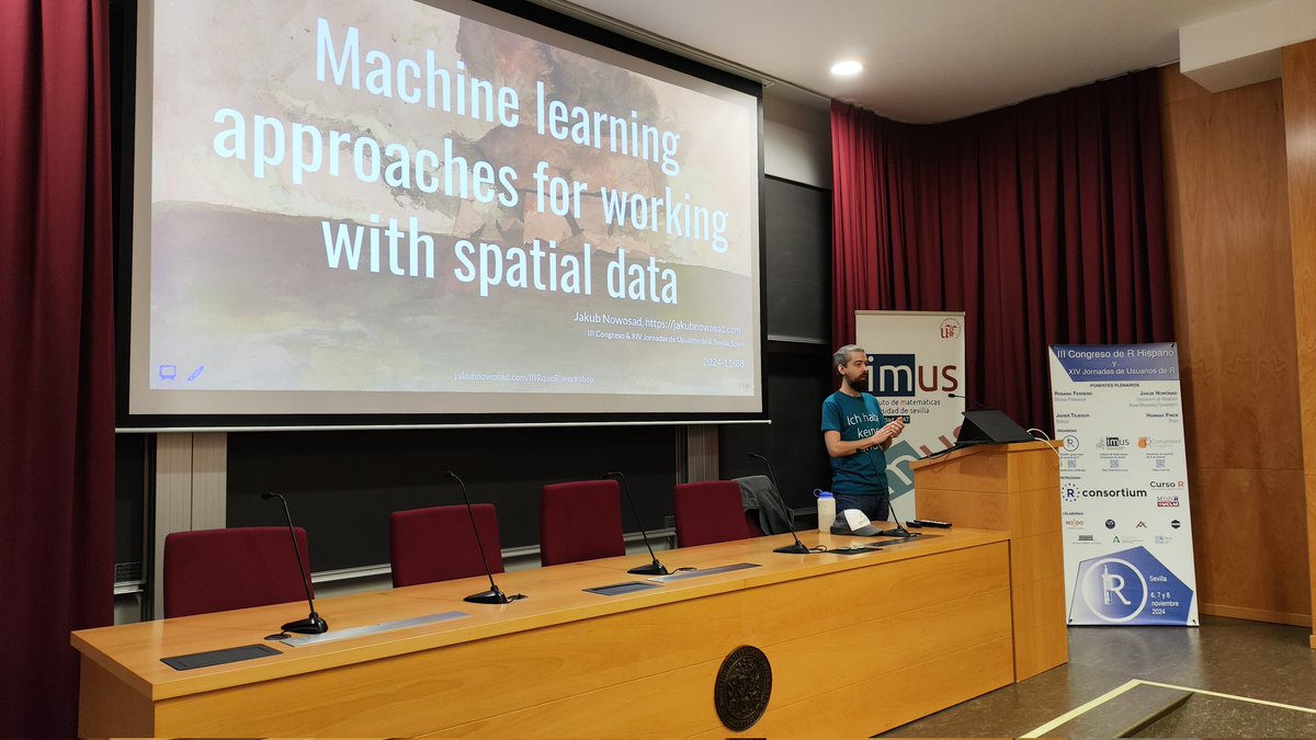 SevillaR (@_sevillar) on Twitter photo El último día empieza con <a href="/jakub_nowosad/">Jakub Nowosad</a> enseñándonos sobre aprendizaje automático usado con datos espaciales #3RqueR #RtieneuncoloRespecial El último día empieza con <a href="/jakub_nowosad/">Jakub Nowosad</a> enseñándonos sobre aprendizaje automático usado con datos espaciales #3RqueR #RtieneuncoloRespecial