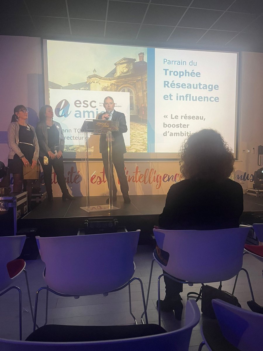 Retour sur « Le show de la Com' » organisé par le Club des Communicants Picardie.

L'ESC Amiens  a remis le Trophée "Réseautage et Influence" à Madame Florence BULCKAEN, cheffe adjointe du Pôle Orientation, référente du dispositif Les cordées de la réussite des Hauts de France.
