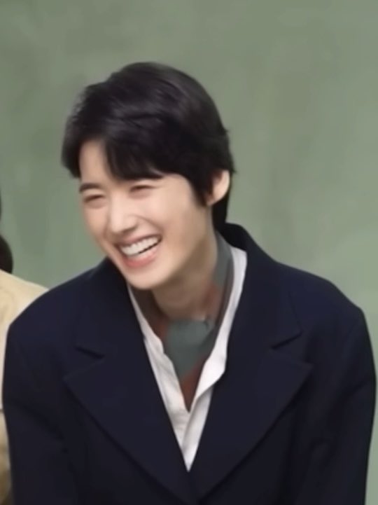 문옥경 선배 미소가 너무 이뻐서 
영원히 문옥경 후계자 결사반대 시위를 하게되..