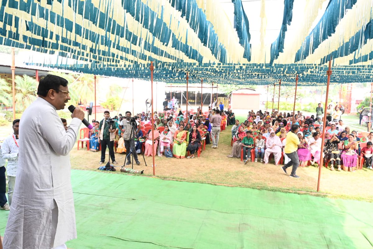 SMungantiwar's tweet photo. 📍बल्लारपूर | 🗓️ 7 नोव्हेंबर 2024 | विधानसभा निवडणूक 2024 निमित्त बल्लारपूर येथे मुस्लिम समाज बांधवांसोबत संवाद
@BJP4India @BJP4Maharashtra
#VidhanSabhaElection2024 #Ballarpur #PublicMeeting #Chandrapur #SMUpdate #muslimsamaj #voteforbjp🌷 #VoteForDevlopment #VoteForVictory #VoteForBJP #महायुती