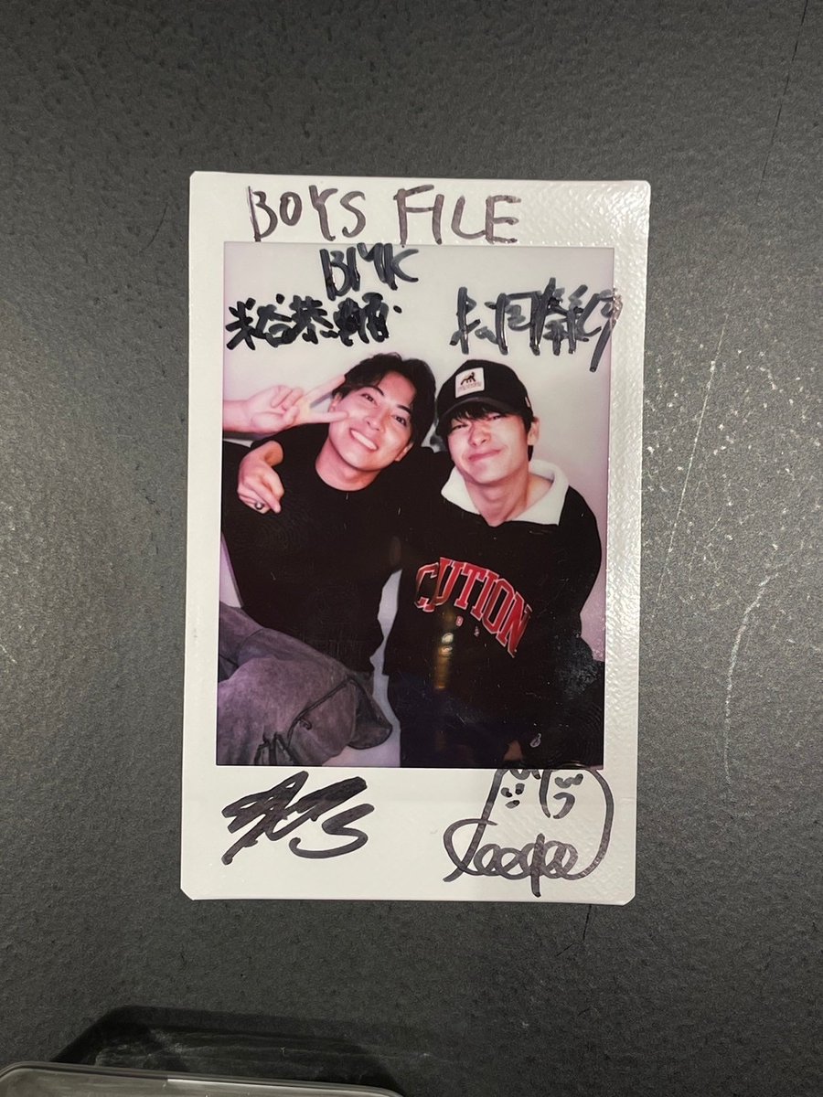 boysfile_jp's tweet image. 【フォロー＆RP企画】 
『BOYS FILE Vol.18 LIVE』 発売中！✨

本日は #BMK の #米谷恭輔 さんと #松岡拳紀介 さんです！

(@boysfile_jp)と(@BMK_info)を 
フォロー&amp;amp;このポストをRPしたら応募完了！ 
※発送は1月末以降

■応募期間は2024年12月31日23:59迄■
ぜひGETしてね！
#BOYSFILE