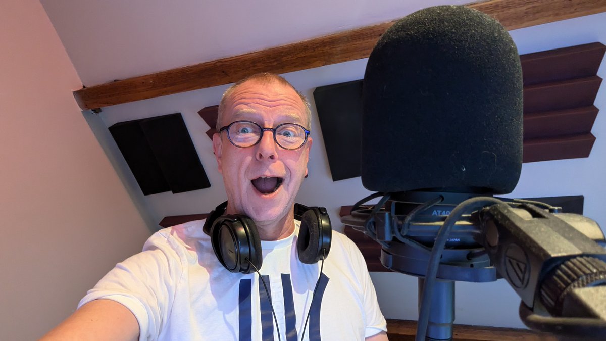 ChrisInClogs's tweet image. Friday morning means it's #DamDaily for me at @BRAMRADIO. Come along for a round up of local stories and some great tunes - new and old. 9-11 Fridays broadcastamsterdam.nl or there's an app too!