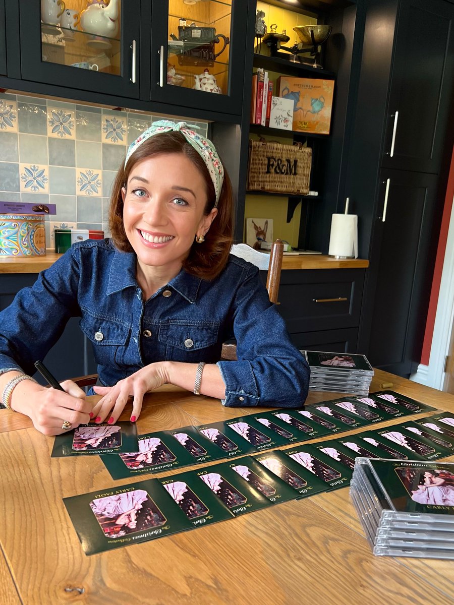 Carly Paoli (@carlypaoli) on Twitter photo My Christmas Album is out now! Spreading the festive cheer with <a href="/DPhelpsMusic/">David Phelps</a> , <a href="/1RachelJohn/">Rachel John</a> and Directions Theatre Arts 🎄🤶🎁✨
Get your copy slinky.to/TheChristmasCo… My Christmas Album is out now! Spreading the festive cheer with <a href="/DPhelpsMusic/">David Phelps</a> , <a href="/1RachelJohn/">Rachel John</a> and Directions Theatre Arts 🎄🤶🎁✨
Get your copy slinky.to/TheChristmasCo…