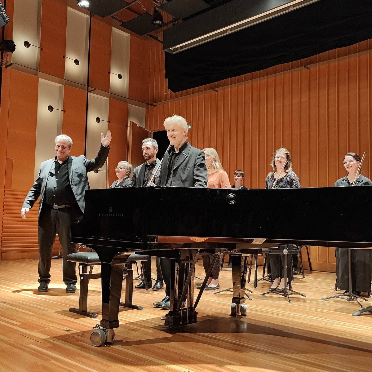 LaplandChamber's tweet photo. Sold out @KorundiHouse and standing ovations in Kuusamotalo @KuusamoRuka and @Roikaupunki Korundi Hall 💜💜💜 Today audition about to begin - busy weeks!
@johnstorgards #HåvardGimse #laplandchamberorch #stagemanaging https://t.co/8q1qW8EfQs
