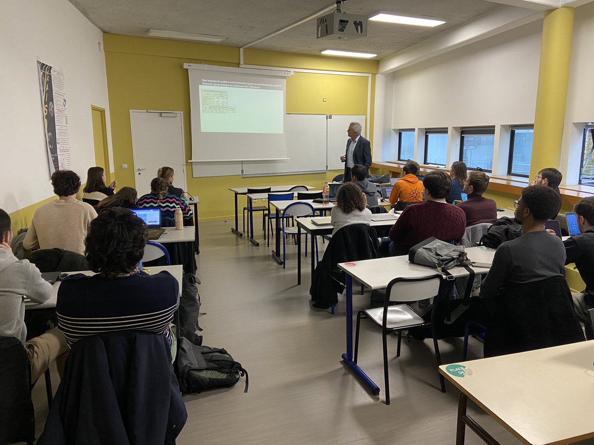 MasterTTE's tweet photo. 🚆📈 Intervention de Jean Coldefy auprès des étudiants en M2 du Master TTE @UniversiteCergy !

Véritable expert du secteur, Jean Coldefy a partagé avec nous sa vision et son analyse des grands enjeux et des perspectives d’avenir dans le secteur du transport de voyageurs.

@LGuih https://t.co/FZdAyPw4sc