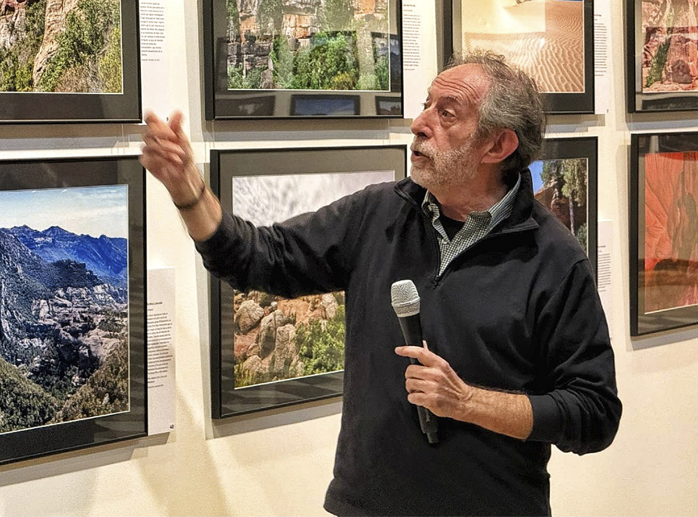 JordiLluisPi's tweet photo. Ahir vaig tenir el plaer i el privilegi d'inaugurar la 2a exposició sobre "Paisatges geològics", a l'
@ICGCat juntament amb l'amic Isaac Camps @blocdecamp i amb un èxit total.  Moltes gràcies a  Marta Gonzalez i Jordi Pinyol @geopinyol
per l'organització. https://t.co/wsnu7RyjOW