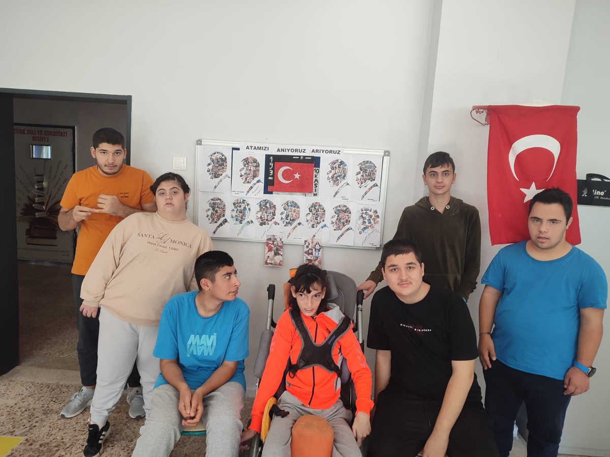 IMermerciMTAL48's tweet photo. Özel eğitim sınıflarımız Atatürk Haftası münasebetiyle 10 Kasım Atamızı Anma Panosu çalışması yaparak Bizleri gururlandırdılar @MarmarisMem @mugla_mem https://t.co/HpXNwJnUqC