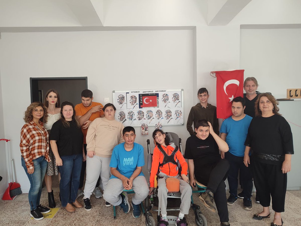 IMermerciMTAL48's tweet photo. Özel eğitim sınıflarımız Atatürk Haftası münasebetiyle 10 Kasım Atamızı Anma Panosu çalışması yaparak Bizleri gururlandırdılar @MarmarisMem @mugla_mem https://t.co/HpXNwJnUqC