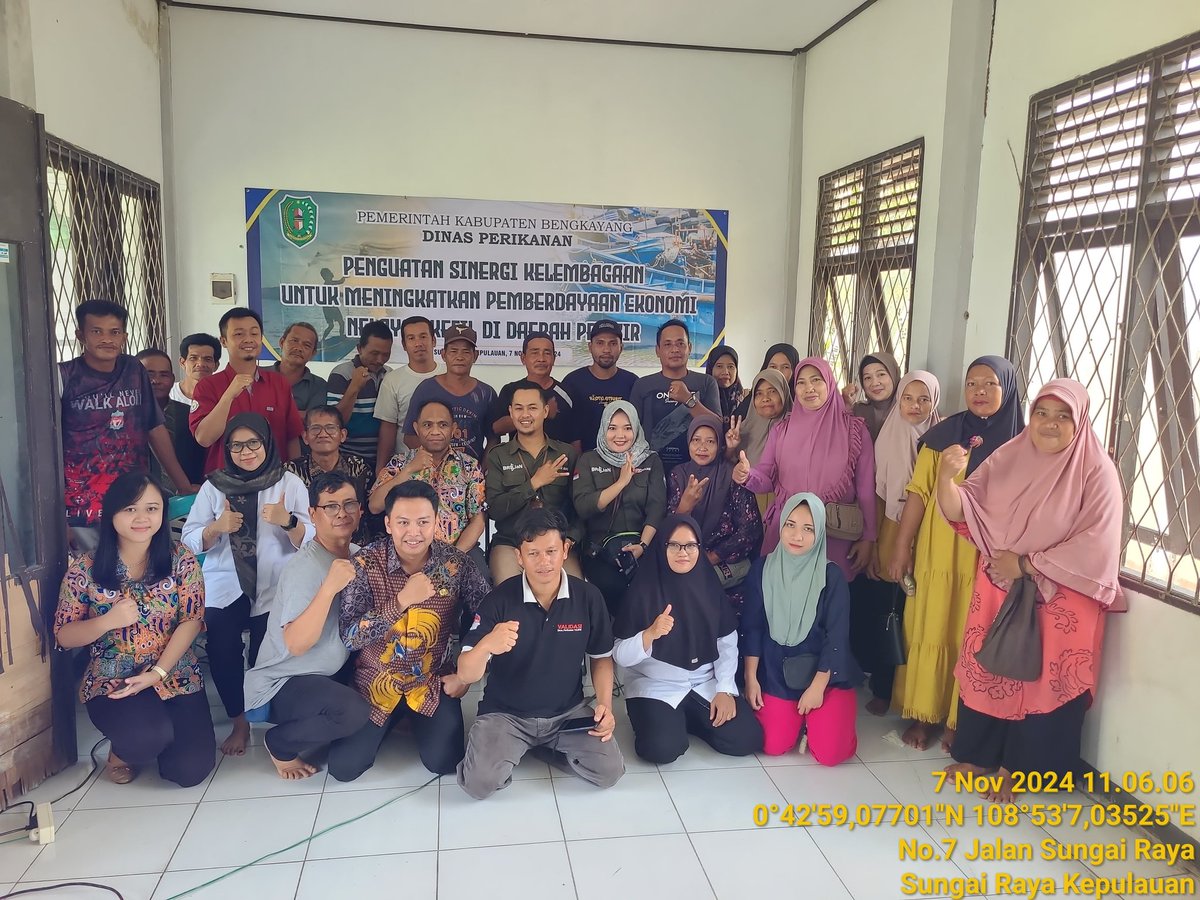 AdenRadianus's tweet photo. Kamis 7 November 2024
Penyuluh Perikanan dan Dinas Perikanan mengadakan Penguatan Sinergi Kelembagaan untuk Meningkatkan Pemberdayaan Ekonomi Nelayan Kecil di Pesisir yang dilakukan oleh Dinas Perikanan Kabupaten Bengkayang
#giatluhkansatminkaltegal 
#giatluhkanbenkayang https://t.co/V4Ws8npmIZ