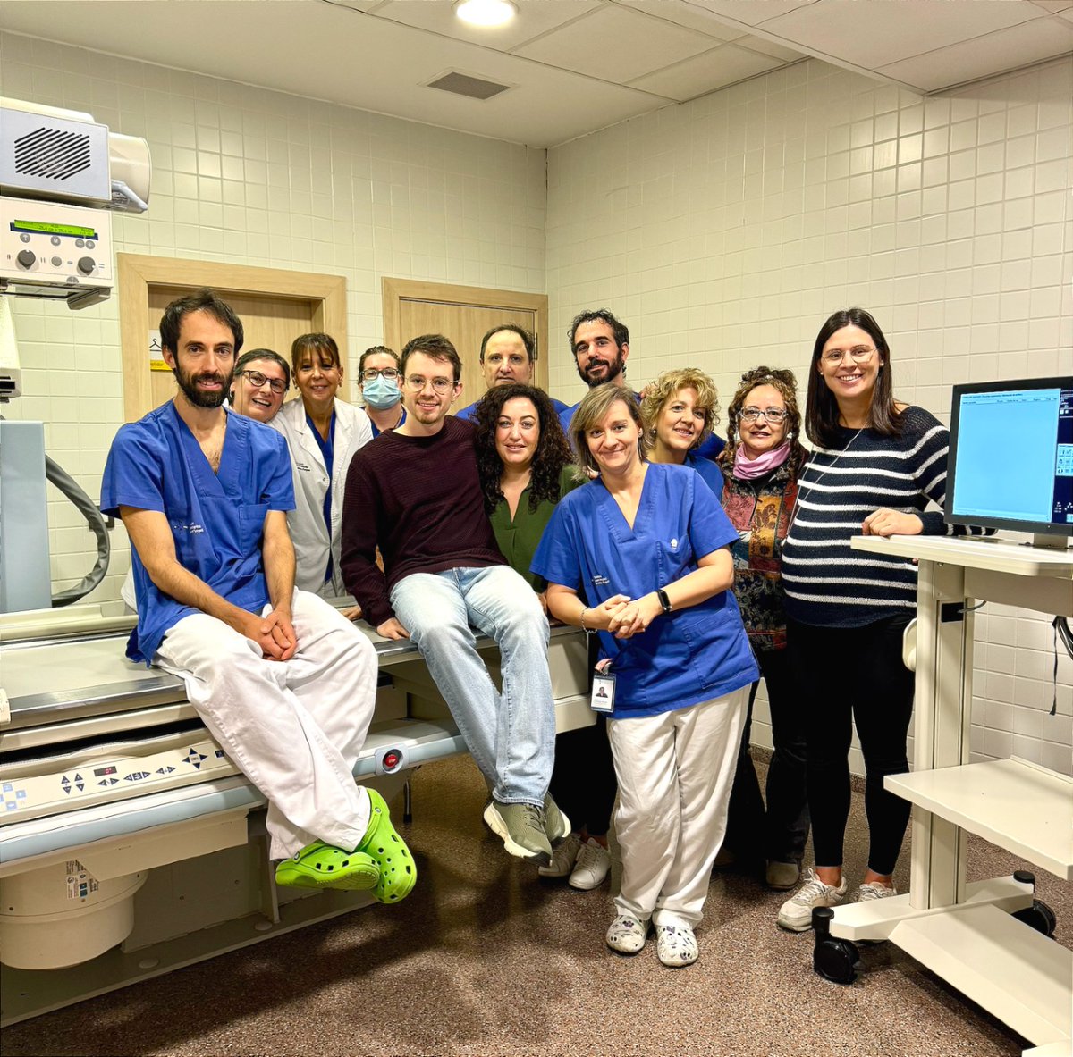 🗓️⚡ Avui, Dia Mundial de la Radiologia, una bona part de l’equip de Radiologia de la Fundació Sant Hospital s’ha unit per celebrar-ho!
Enhorabona a tot l'equip per la feina que feu!