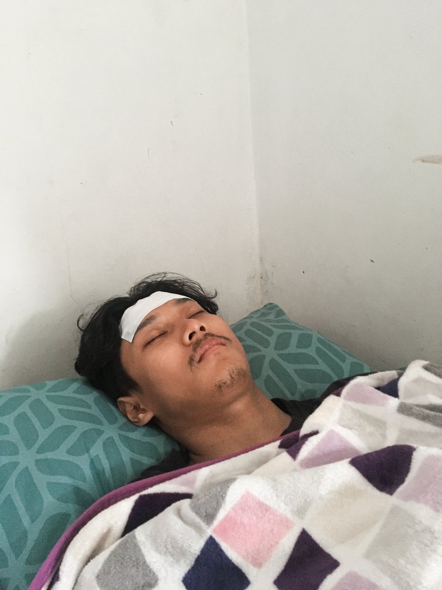 Yaalloh sakit hati bgt liat dia terbaring sakit. 
Cepet sembuh sayang, biasanya dirumah gamau diem selalu ngerecokin dan skrg hening.
Sedih🥹
