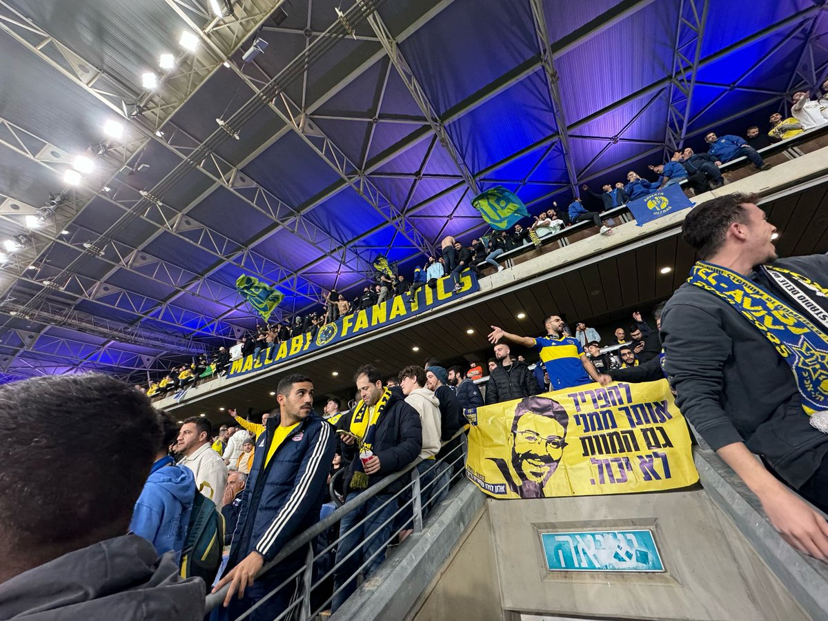 לילה ובוקר קשים אחרי שיהודים הותקפו באירופה רק בשל היותם יהודים.
אני זוכר שעוד דיברנו בינינו על האפשרות לטוס למשחק הזה. 
תמונות שמחזירות אותי ל-7/10, המון רצחני, מעטים מול רבים, בלי יכולת להתגונן ומבלי שאף אחד בא לעזרתם. חברים שהקשר איתם אבד. נעדרים.
מרגיש שמדינת ישראל יכלה לעשות