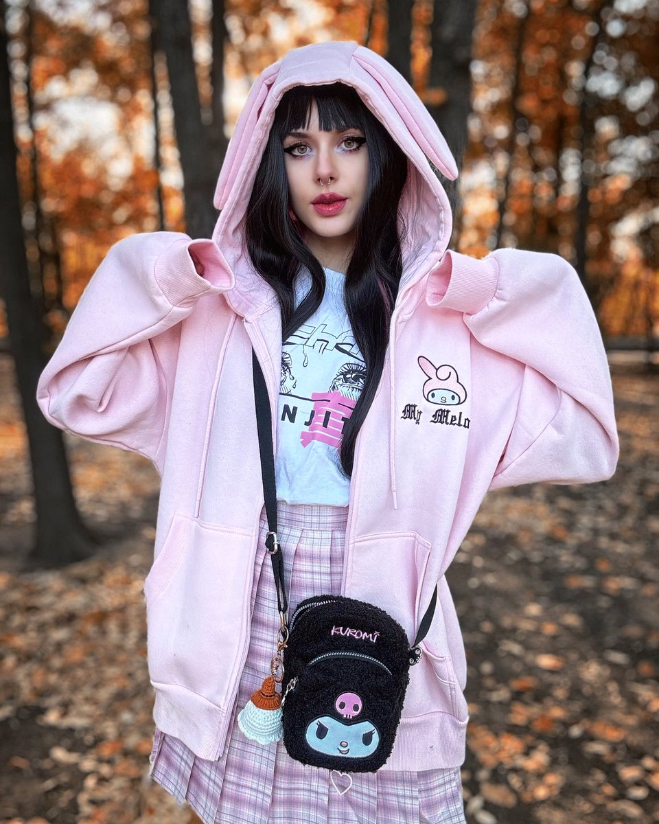elviratrepovici's tweet photo. Outfit by @cropp
Wig @unzzystore.official use my code elvira10
Lens @uniqso use my code elvira10
Skirt @anibiustore
-
-
#kawaii #cropp #hellokitty #mymelody #kuromi #kuromixmelody #sanrio https://t.co/CIPn7py5T9