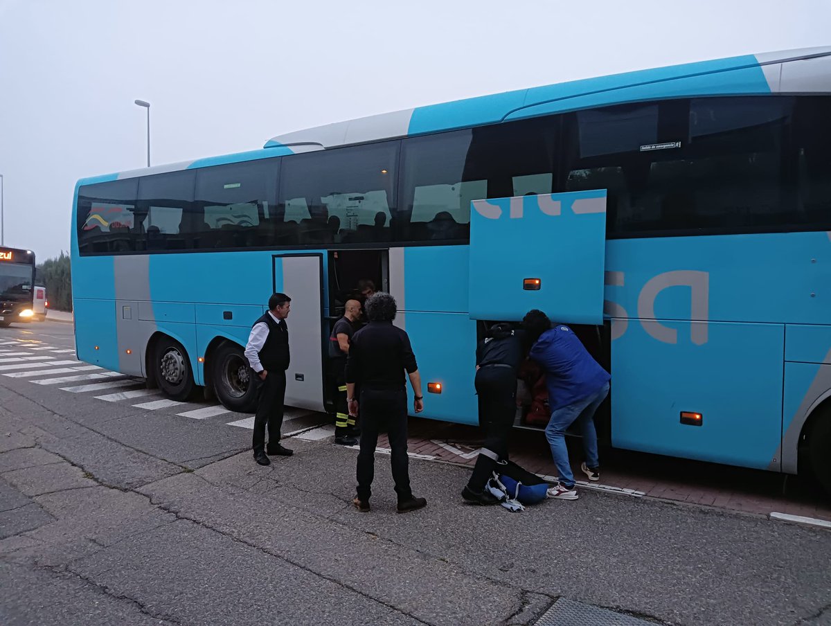 Este #jueves han emprendido viaje a #Valencia los 32 <a href="/bomberos_na/">Bomberos y Bomberas – Suhiltzaileak</a> que darán relevo a los compañeros que ha estado desde el #martes realizando labores de ayuda en las zonas afectadas por la DANA