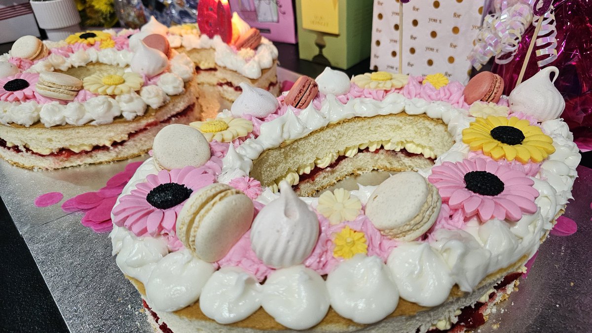 murrigellas's tweet photo. Someone decorated their own cake! Not a #Murrigella ♥️ https://t.co/u3N54xvTJ4