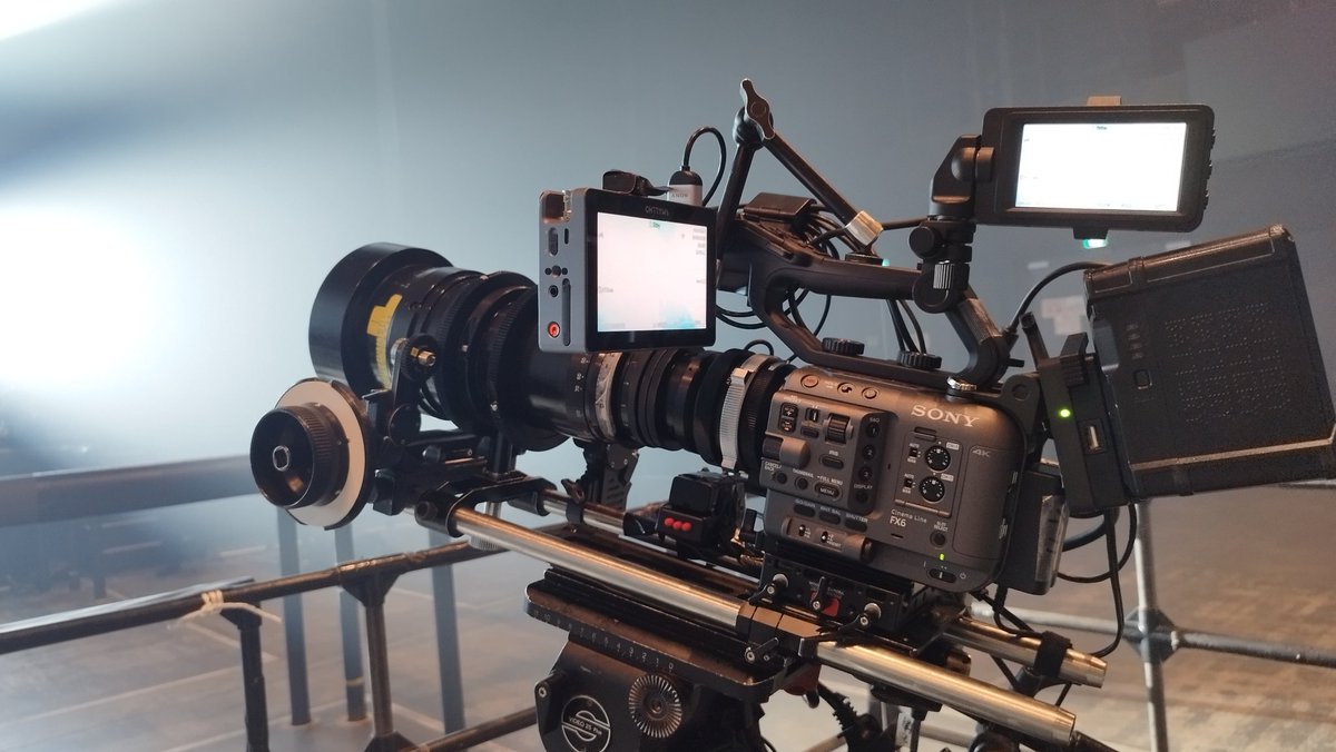 生配信バンド12カメスイッチングやってます！
カメラは全てFX系

#Panasonic
#AVUHS500
#豊洲PIT