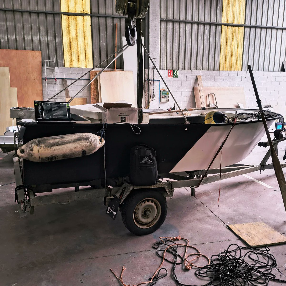 dronerpa's tweet photo. Colaborando en el desarrollo de este #USV marino. Esta embarcación auxiliar está lista para apoyar labores de pesca, manteniendo la posición y regresando a la nodriza, incluso si esta se mueve. #innovación #tecnología #navegaciónautónoma #mar #dronesmarinos" https://t.co/lQiT33u2hW
