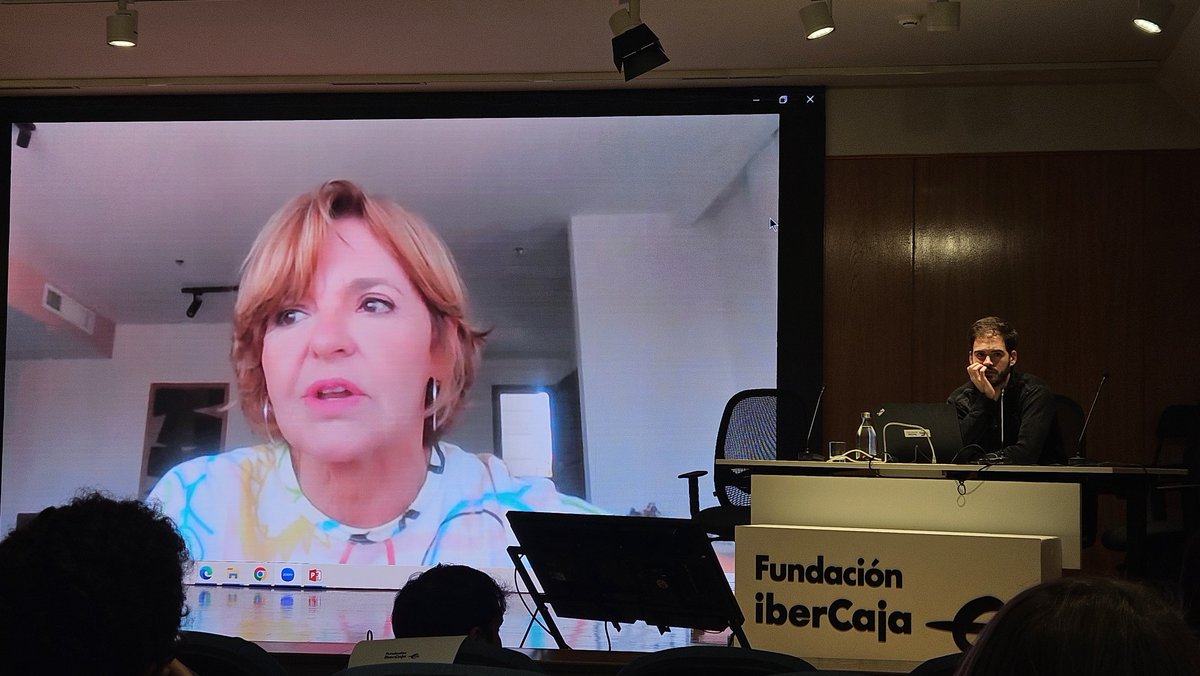 paulapauloska's tweet photo. Qué absoluto placer conectar con la enorme @almuariza para conocer cómo se hizo el multipremiado (premio ivoox, 2 premios PodcastDays) "El guerrillero" con @izuzquiza @yeswecast en #GuadaPod https://t.co/g4aTmD6GCC