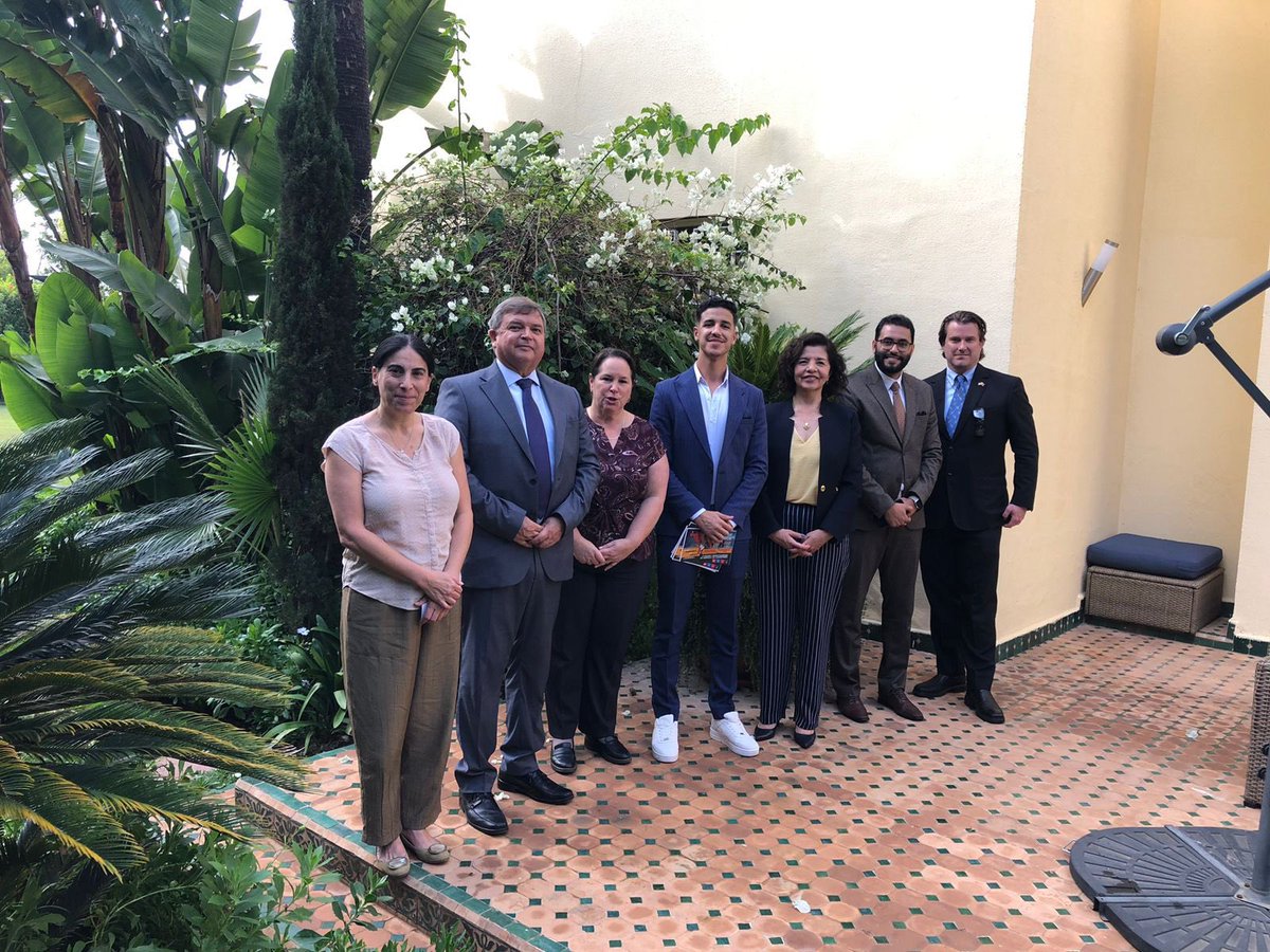 MGomezOliver's tweet image. Por iniciativa de @IsabelleValois6 conocimos a Salaheddin Benarym, joven marroquí que emprenderá en bicicleta 🚴🏽‍♂️una gran aventura, desde el sur de Argentina hasta Alaska; inspirador y entusiasta, apoyando causas sociales en 🇲🇦 Te esperamos en 🇲🇽🙌🏼 #WheelsOfChange @DiplomaciaPubl