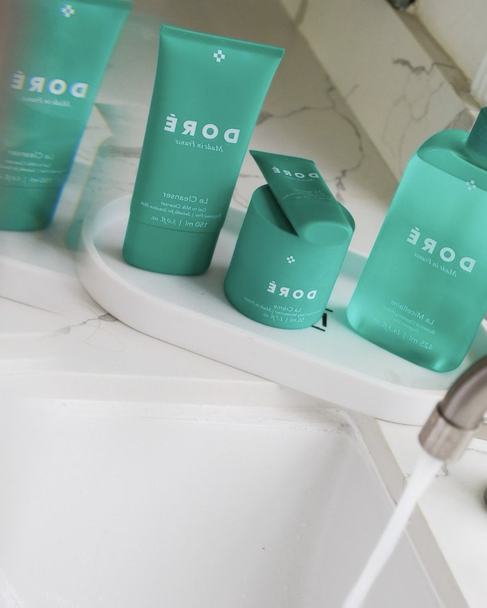 Doré, la reinvención de la cosmética de farmacia francesa llega en exclusiva a Laconicum. Garance Doré, su fundadora, prefiere pasar el tiempo en la calle a hacerlo frente al espejo y, por eso, creó esta marca tan minimalista como eficaz.
laconicum.com/collections/do…