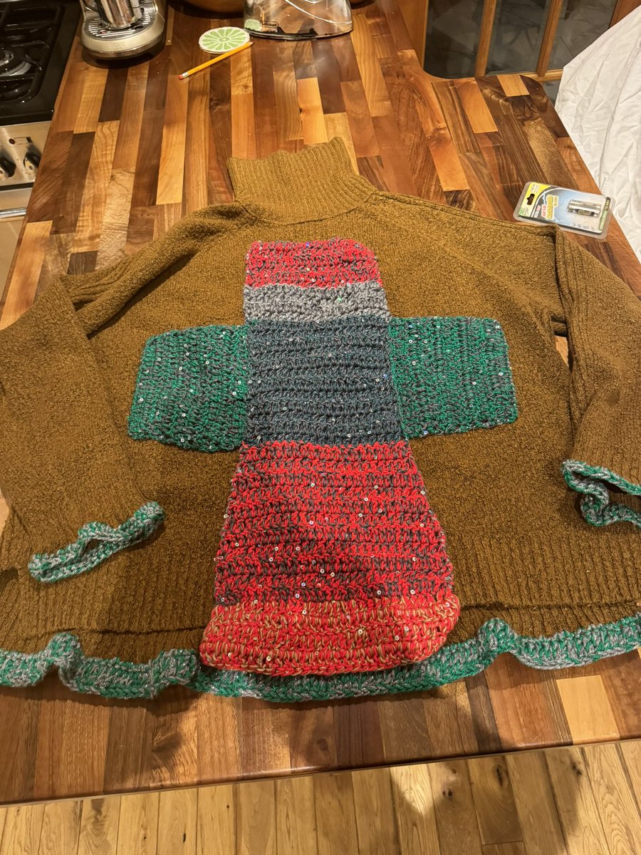 hullknitting's tweet photo. @bbcburnsy we’re pleased and proud to say we made the Vicar of Dibleys jumper for the show @HullTruck https://t.co/2g7Z0HLg53