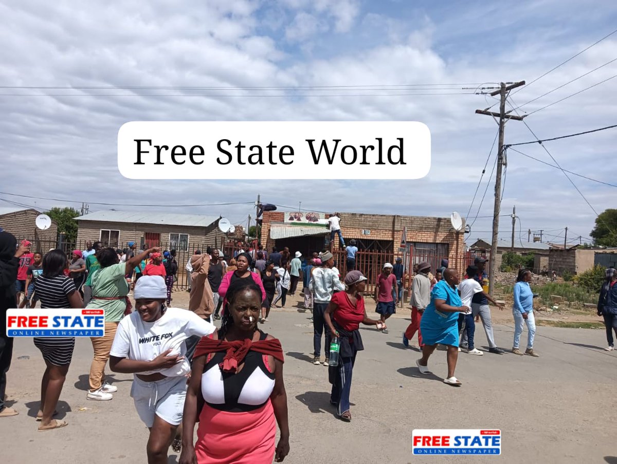 PatrioticMedia1's tweet photo. BLOEMFONTEIN RESIDENTS CLOSE FOREIGN SPAZA SHOPS
Angry residents of Bloemfontein in FS, have closed down all foreign spaza shops after children fell sick after eating snacks sold from the shops. It has been reported that all foreign spaza shop owners in Bloemfontein have fled. https://t.co/v8pHCYXozQ