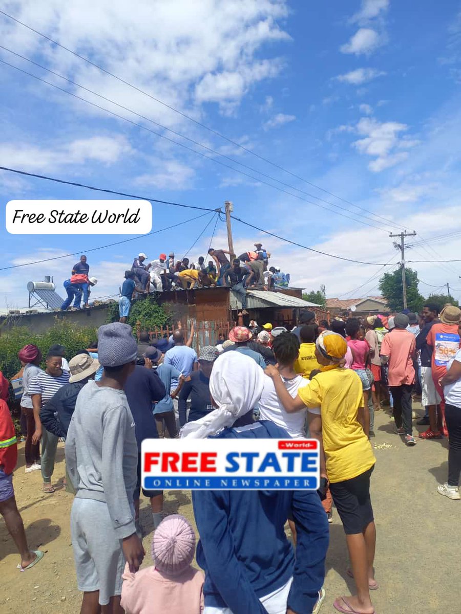 BLOEMFONTEIN RESIDENTS CLOSE FOREIGN SPAZA SHOPS
Angry residents of Bloemfontein in FS, have closed down all foreign spaza shops after children fell sick after eating snacks sold from the shops. It has been reported that all foreign spaza shop owners in Bloemfontein have fled.