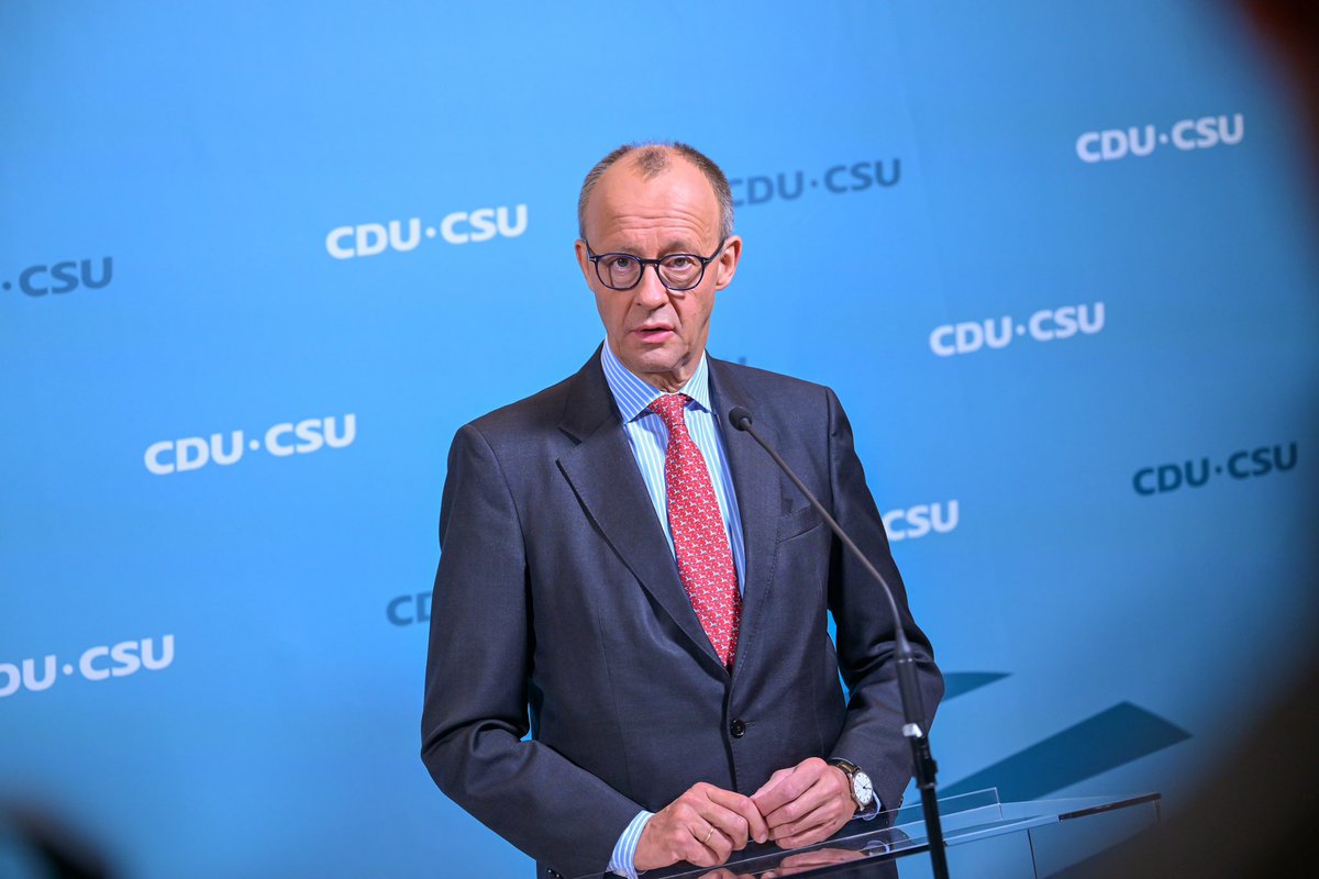 _FriedrichMerz's tweet photo. „Die Menschen in Deutschland erwarten nach dem Auseinanderbrechen der Bundesregierung, dass wir schnell einen neuen Deutschen Bundestag und eine neue Regierung in Deutschland wählen können. Das Ganze findet nicht nur vor dem Hintergrund der internationalen großen Herausforderungen statt, sondern auch vor dem Hintergrund der großen Sorgen, die sich Menschen in Deutschland um ihre #Arbeitsplätze, um die Zukunft der Unternehmen machen.“ (tm)