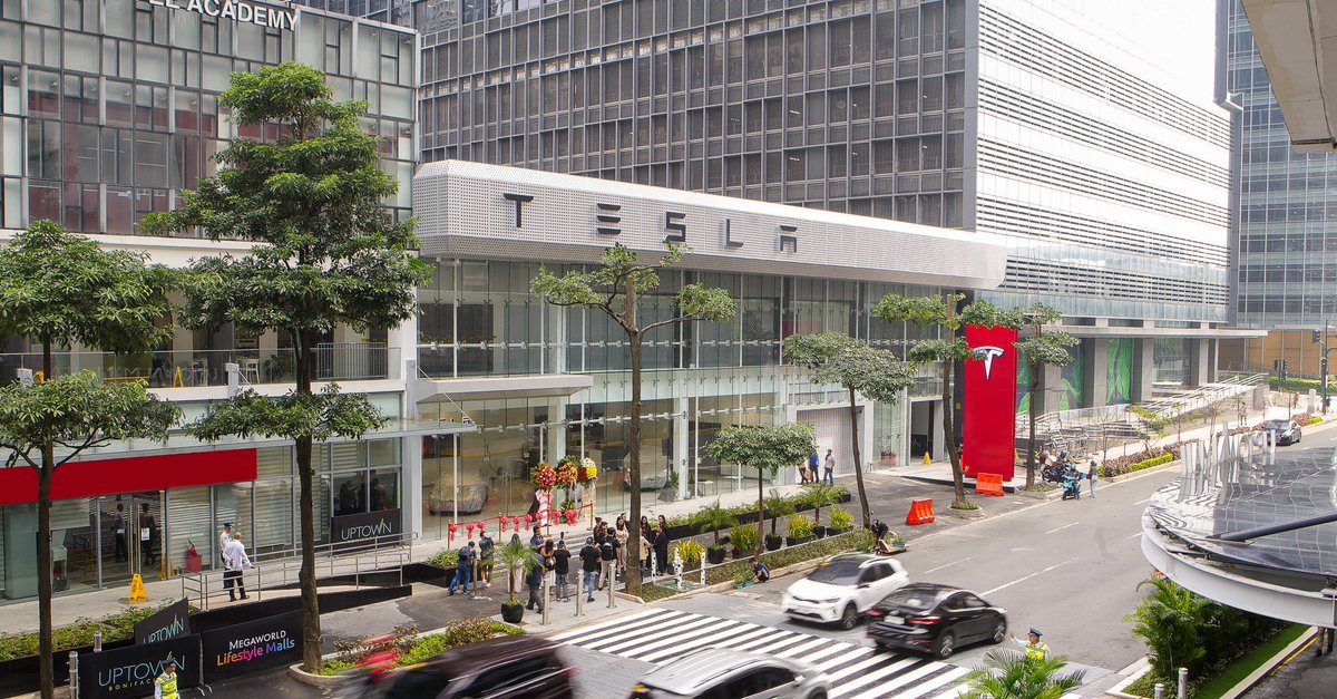 teslaphp's tweet photo. Tesla Experience Center, 22 Uptown Parade, Now Open. https://t.co/H9Y8lgWMNr