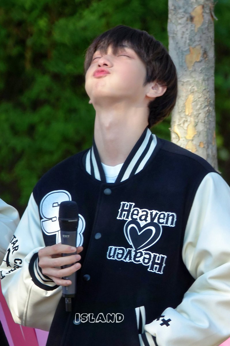 soobisland1205's tweet photo. 241108

😚

#수빈 #SOOBIN #スビン 
#TOMORROW_X_TOGETHER
#투모로우바이투게더 #투바투 https://t.co/1aTuhCpaER