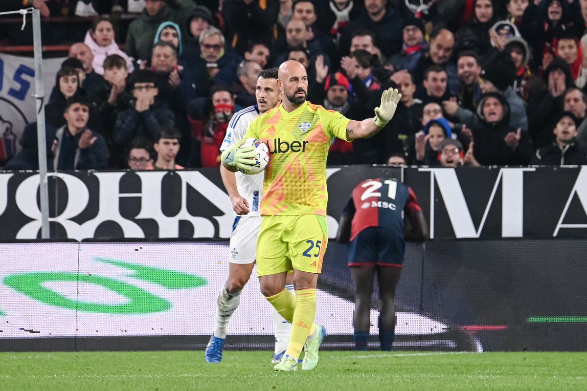 PReina25's tweet photo. Peccato all’ultimo! 😡 Una partita dominata dell’inizio alla fine. Impareremmo sicuro di partite così, questa però è la strada giusta 👊🏼🤍💙 #SemmCumasch @Como_1907 https://t.co/H0fxjplNMg