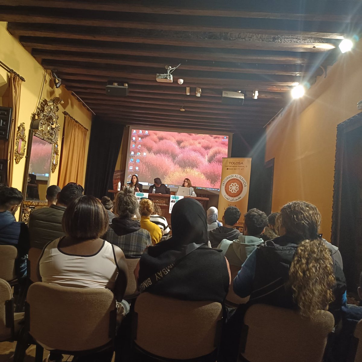 Jatorkin's tweet photo. El miércoles pasado, estuvimos hablando de la acogida que tienen las personas refugiadas en Euskadi. Hablamos del proceso jurídico, la trayectoria personal, el asilo y los retos de cara al futuro. Muchas gracias Nerea y Lidia. https://t.co/ufnP75qhcf