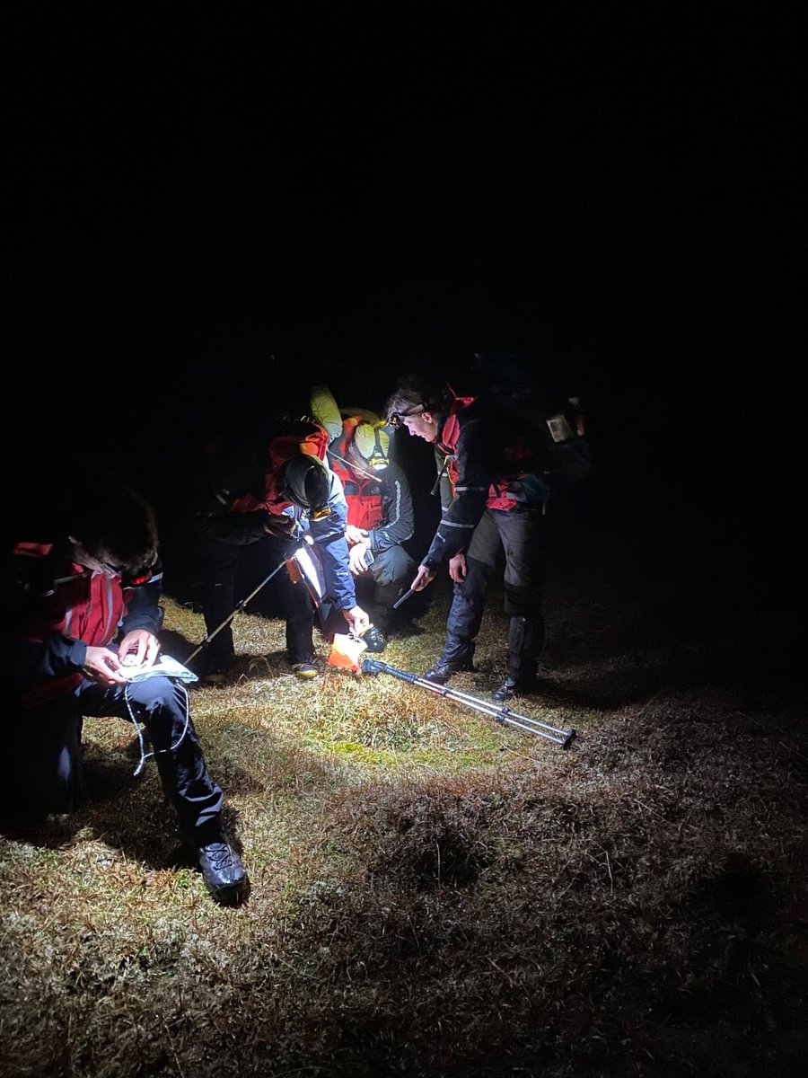 AberdeenMRT's tweet image. Last weekend's training 'day' saw us set out up the hill just as darkness was falling. An entertaining and very worthwhile night navigation exercise followed, with a surprise simulated callout thrown in to keep us busy well into the early hours! #smr #volunteers #training