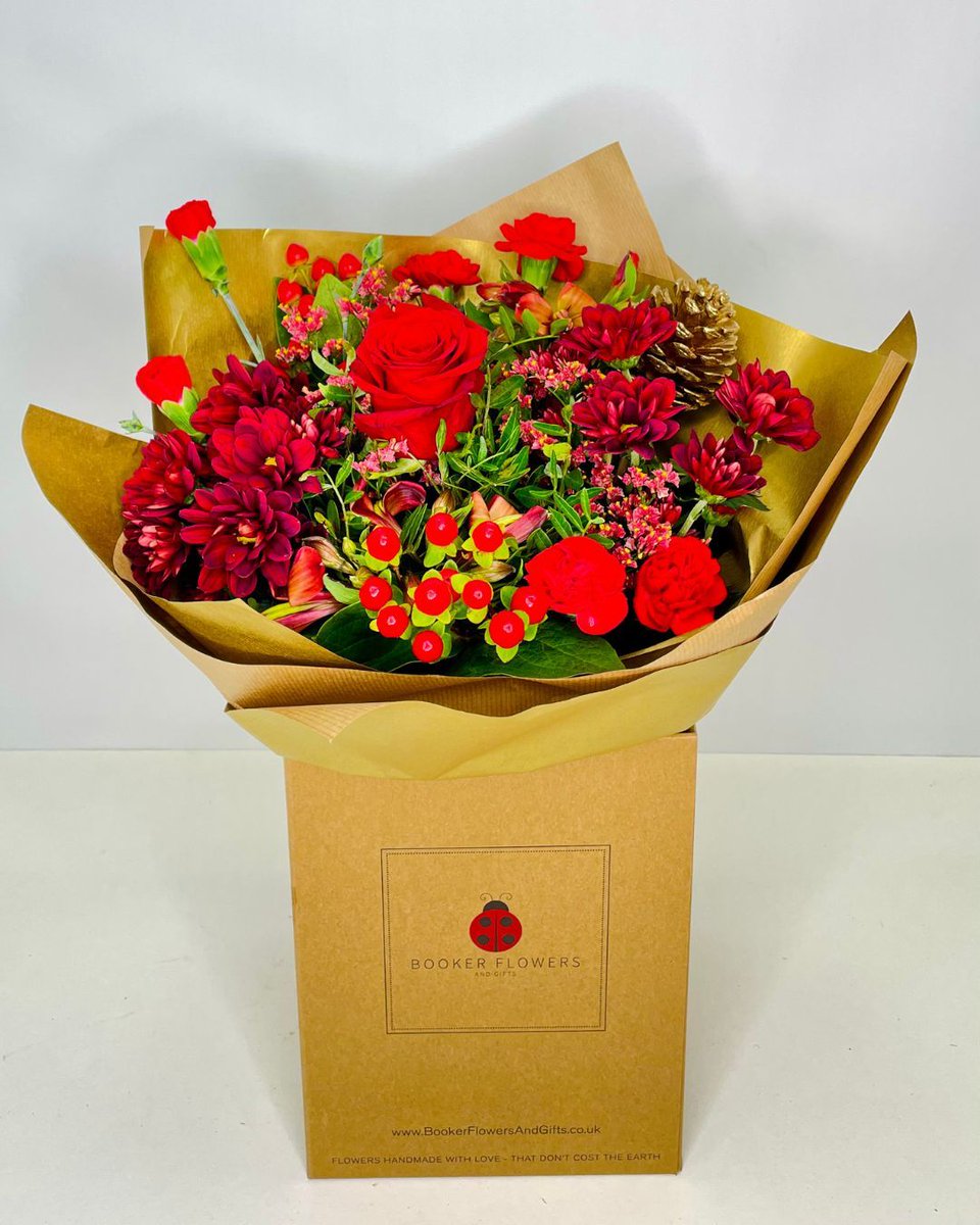 🌹 Sneak peek of our stunning Christmas flowers available to purchase on our website now! Get your holiday blooms in time! Link in bio or visit buff.ly/3Z7SqIJ 
#LiverpoolChristmasFlowers #LiverpoolFlowerArrangements #LiverpoolBlooms #LiverpoolFreshFlowers