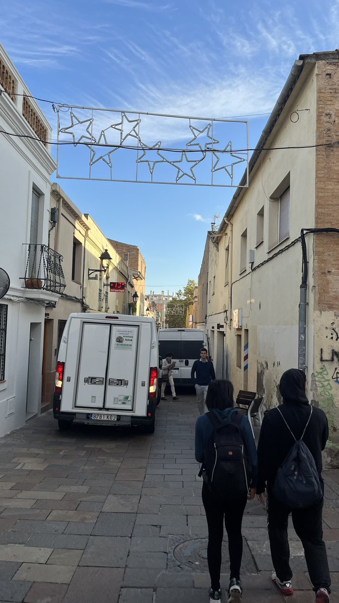 ignasiheba's tweet photo. Un matí qualsevol a #SantCugat: embussos en carrers de prioritat pel vianant i motos a la vorera https://t.co/sodvEpKZhb