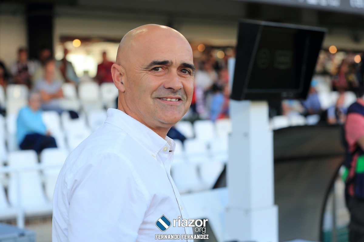 Coruña Deportiva (@corunadeportiva) on Twitter photo LA IMAGEN DE LA SEMANA | No podía ser otro el protagonista que nos propone <a href="/Fefega/">Fernando Fernandez</a> . El míster, Óscar Gilsanz, toma las riendas del primer equipo del Dépor. ¿Cómo esperas que sea su debut en Riazor? LA IMAGEN DE LA SEMANA | No podía ser otro el protagonista que nos propone <a href="/Fefega/">Fernando Fernandez</a> . El míster, Óscar Gilsanz, toma las riendas del primer equipo del Dépor. ¿Cómo esperas que sea su debut en Riazor?
