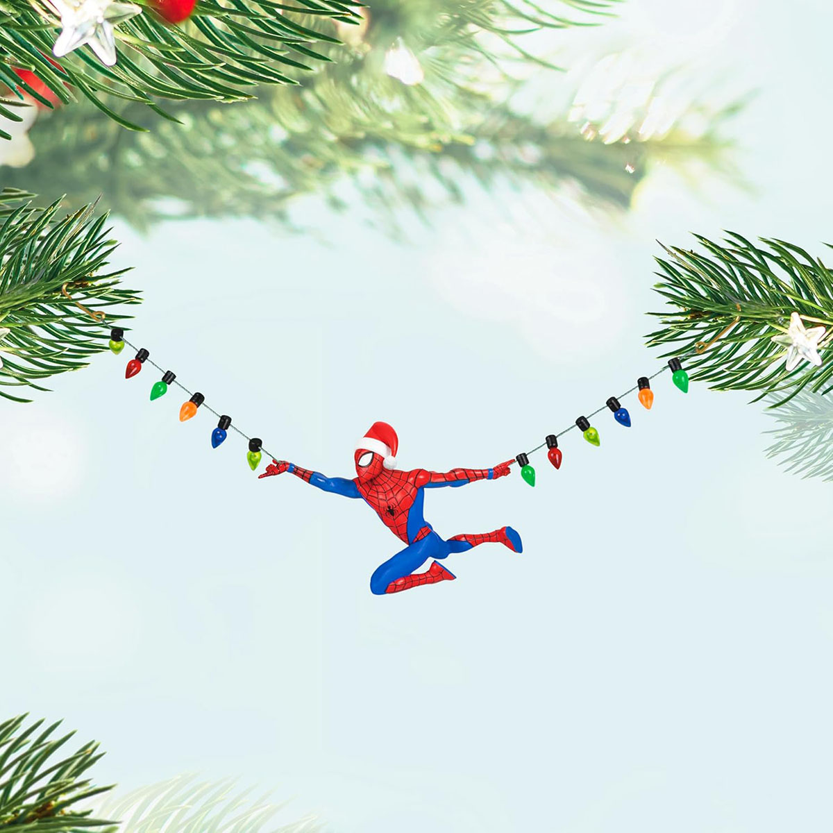 creapills's tweet photo. Cette guirlande Spider-Man est la déco la plus créative de Noël 2024 https://t.co/aAPeaO9sa1