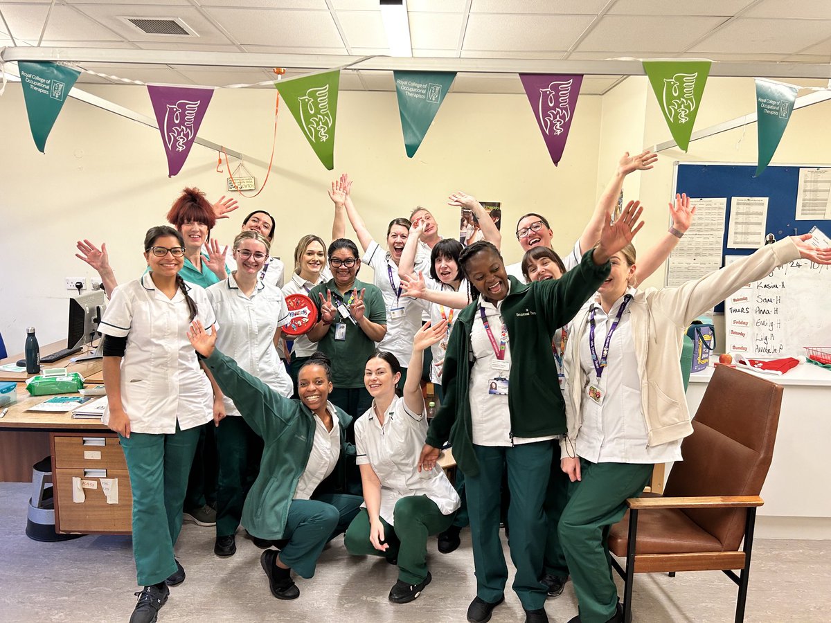 Happy OT week for this lovely bunch of staff 💚💚 always supporting each other and passionate about their patients #OTweek ⁦<a href="/uhltherapy/">uhltherapy</a>⁩ ⁦<a href="/Leic_hospital/">Leicester's Hospitals</a>⁩