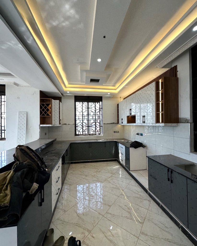 doozydesignsug's tweet photo. A whole beautiful kitchen🧑🍳
Let us beautify yours as well🤗
#kitchendesign #doozydesignsug #furnitureug #interiordesign #interior #aesthetic #beautifulkitchen https://t.co/PgWVBQjdQg