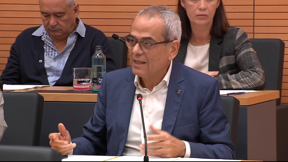 Esquerra Republicana de l'Hospitalet (@esquerralh) on Twitter photo 🗣️<a href="/jaumegraells/">Jaume Graells</a>: "Si no votem en contra és perquè hem estat parlant amb els paradistes del <a href="/mercatcollblanc/">Associació Parades exteriors Mercat Collblanc</a> per tal que no se'ns acusi de paralitzar, o s'acusi als paradistes, d'aturar aquesta obra. Hem fet una feina de mediació, de buscar l'acord" #PleLH 🗣️<a href="/jaumegraells/">Jaume Graells</a>: "Si no votem en contra és perquè hem estat parlant amb els paradistes del <a href="/mercatcollblanc/">Associació Parades exteriors Mercat Collblanc</a> per tal que no se'ns acusi de paralitzar, o s'acusi als paradistes, d'aturar aquesta obra. Hem fet una feina de mediació, de buscar l'acord" #PleLH
