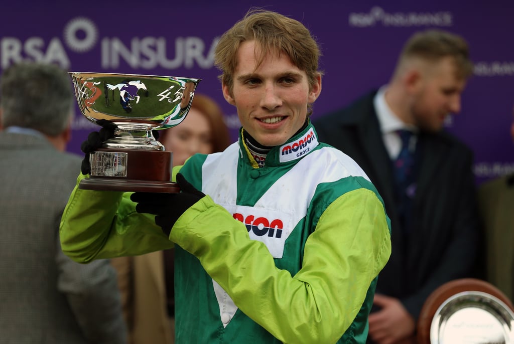 racingblogger's tweet photo. 💷 IF HARRY COBDEN Rides A Treble on CAPTAIN TEAGUE, CENTRA &amp; CAPTAIN BELLAMY at Exeter Today: 😍

I'll give £150 Cash to One of YOU Lucky People! 🍻 💷 

To Enter: 👇

1️⃣ RT This Tweet
2️⃣ Like This Tweet
3️⃣ Follow @racingblogger

GOOD LUCK EVERYONE! 🌟

#Win #Betting #Sport https://t.co/Tz7omvbGy9