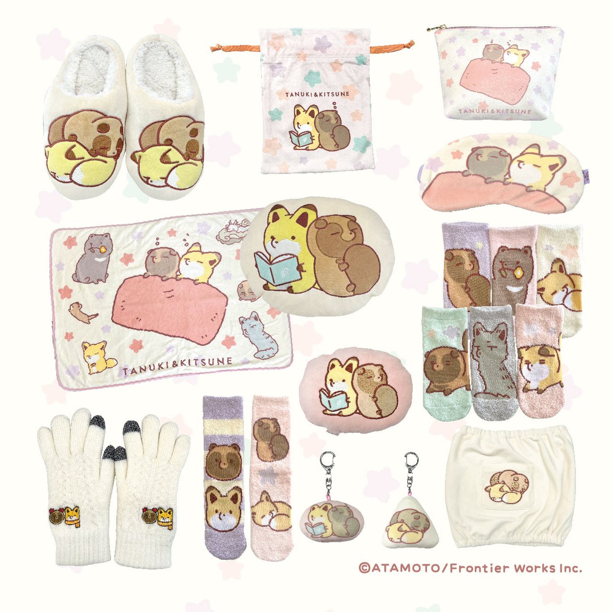tanu_kitsu's tweet photo. ‧₊❄︎----------❄︎₊ ‧
　𝐍𝐄𝐖 𝐈𝐓𝐄𝐌
‧₊❄︎----------❄︎₊ ‧

#タヌキとキツネ
ウォームアイテム新登場✨

ブランケットインクッションや
ルームシューズ、手袋など
様々なシーンで活躍します🫶

⛄販売店
全国のロフト＆ロフトネットストア

🛒𝟏𝟏/𝟗(土)より順次発売
https://t.co/2DD36juuXl