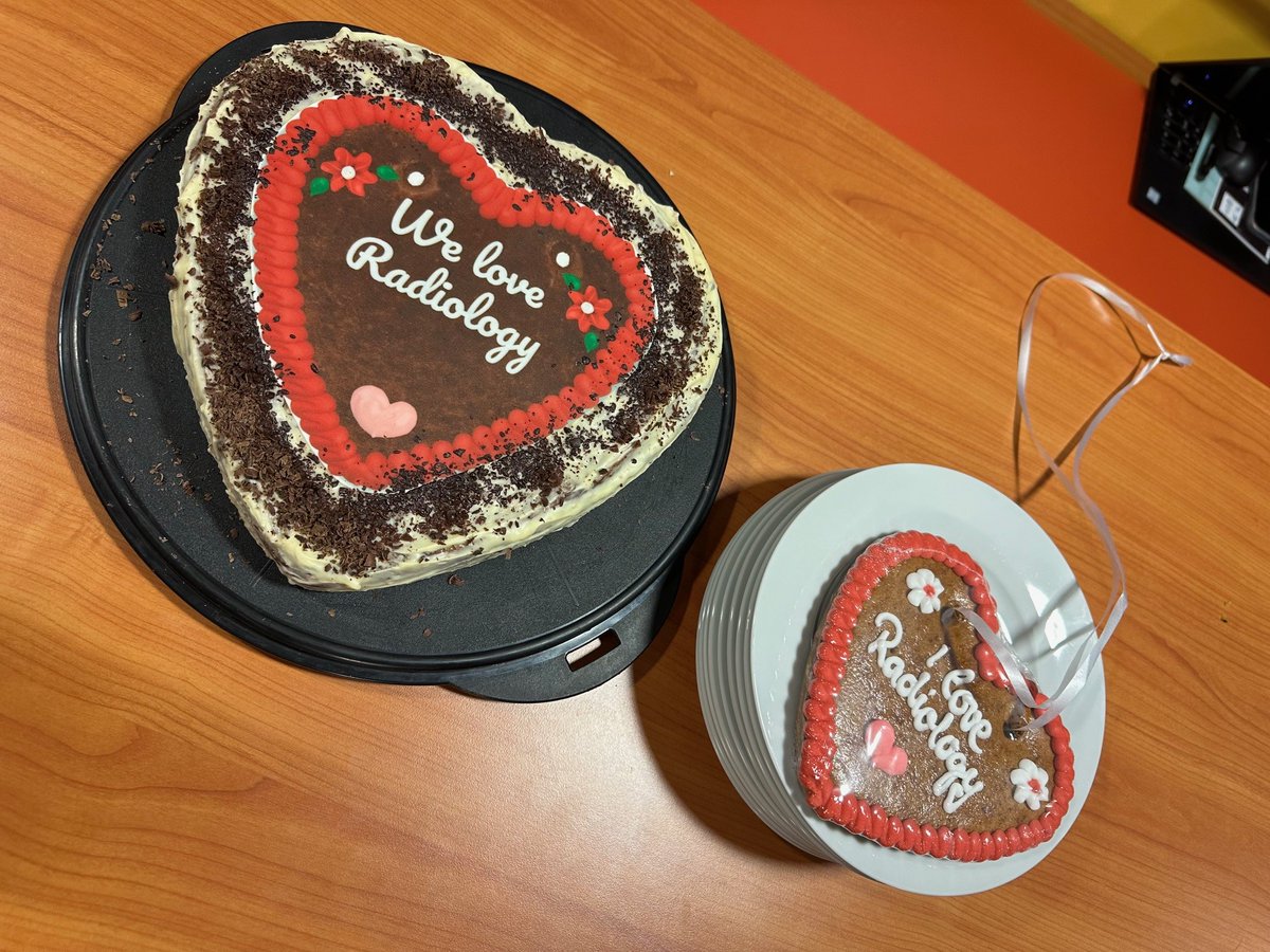 Celebrating International Day of Radiology with part of our amazing team today! We enjoyed Lebkuchenherzen (gingerbread hearts), cake, and Mika’s tail-wagging excitement. 🐾 Thanks to all radiology professionals for your dedication and impact! 👏#IDoR2024