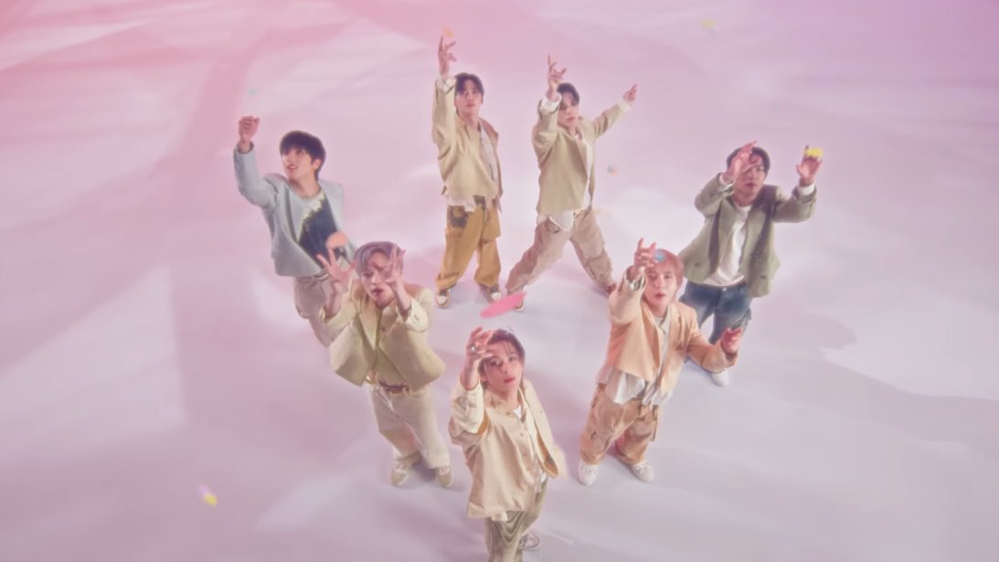 flying kiss is so pretty, it’s so DREAM 💘