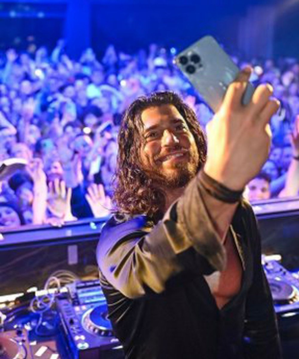 Happy Birthday Can 🎂🥳🎉 Beautiful day 😘🥂🎁

#HappyBirthday35CanYaman

#CanYaman