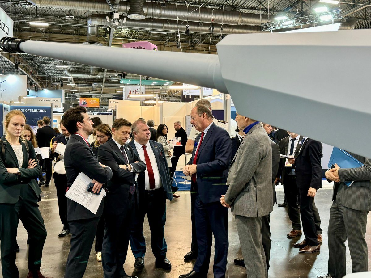 Excellente édition d’#Euronaval24, où j’ai pu échanger avec de nombreuses autorités sur les enjeux de défense navale. J’ai eu l’opportunité de m’entretenir avec <a href="/JL_Thieriot/">Jean-Louis Thiériot</a> et <a href="/DG_Armement/">Délégué général pour l’armement</a> sur les capacités exceptionnelles du #RapidFire. Un concentré de haute technologie au