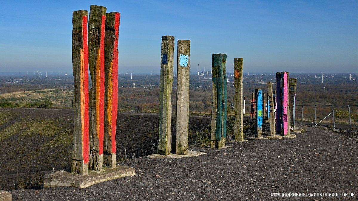 Nach der Halde Großes Holz waren wir bei schönstem Herbstwetter auch auf der Halde Haniel.

Neben bunten Wäldern und Bahnschwellen zeigt sich leider auch, dass hier 2025 Baumaßnahmen anstehen. Mehr dazu und zahlreiche neue Herbstfotos unter ruhrgebiet-industriekultur.de/halde-haniel/ #Ruhrgebiet