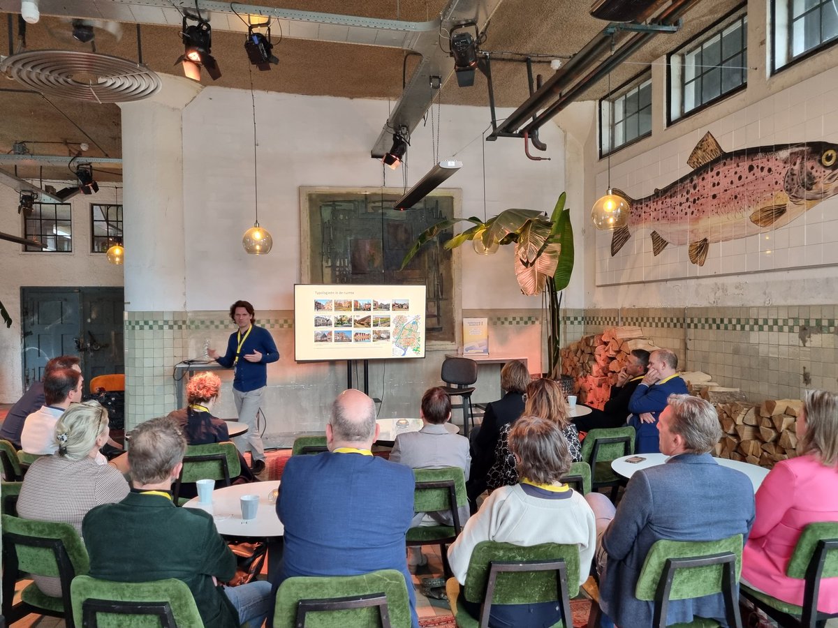 De Gelderse secretarissen praten vandaag in Zutphen over afgehaakt Gelderland. <a href="/Jossedevoogd/">Josse de Voogd</a> vertelt over de kloof tussen inwoners en hoe dat geografisch terug te zien is