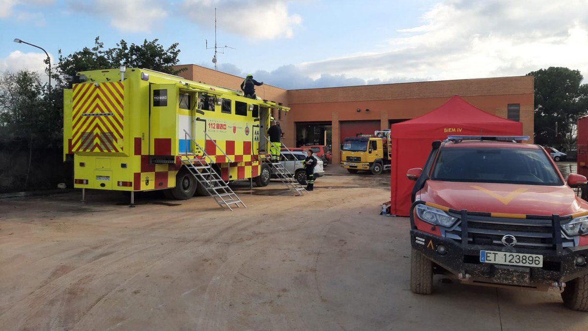 LopezMirasF's tweet photo. La #RegiónDeMurcia sigue prestando ayuda a la #ComunidadValenciana. 

En total, 136 efectivos están trabajando este viernes en Torrent, Picaña y Paiporta.

Desde el Gobierno @regiondemurcia seguiremos mandando todos los medios técnicos y humanos que sean precisos. https://t.co/XMmGNo0GyB