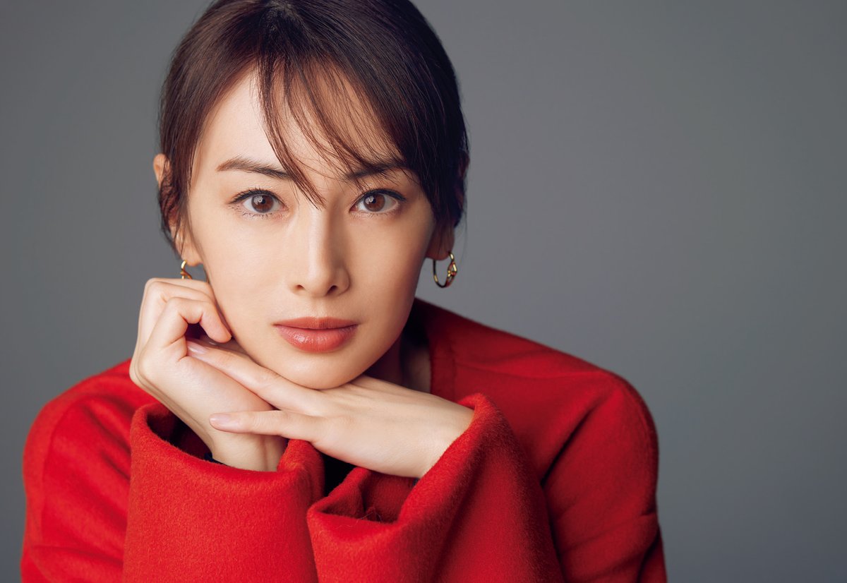 oricon's tweet photo. 北川景子、公式カレンダービジュアル解禁💎
年齢を重ねるごとに増す魅力が凝縮

📸ほか特典カットなど全6点✨
本人が強いこだわりをもって制作
https://t.co/H4ZNgxKCBT

#北川景子 https://t.co/Nz0jYqUVRA